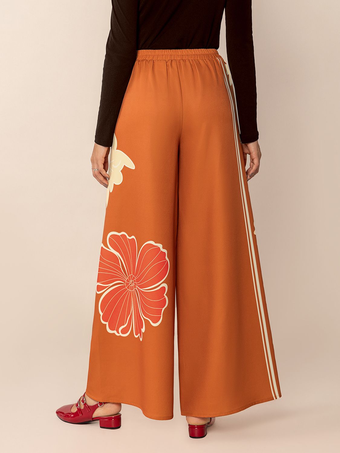 NEWYORKLISTED STYLE COLLECTION: Wide Leg Flower Motif Pants - NEWYORKLISTED