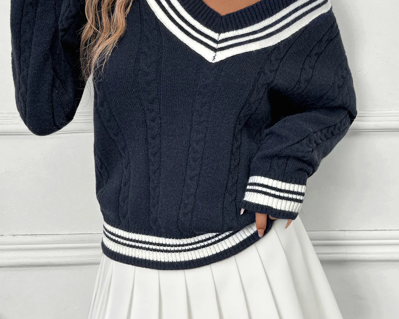 NEWYORKLISTED STYLE COLLECTION contrast striped V-neck sweater in soft acrylic knit – casual, cozy, and refined.