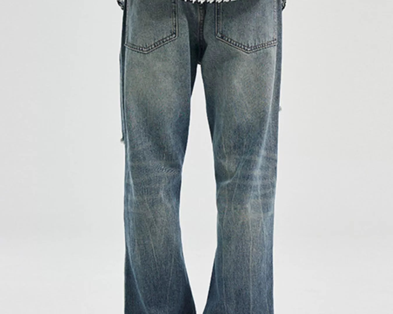 NEWYORKLISTED ATLAS MEN's COLLECTION: Person wearing a checkered shirt and blue jeans on a white background