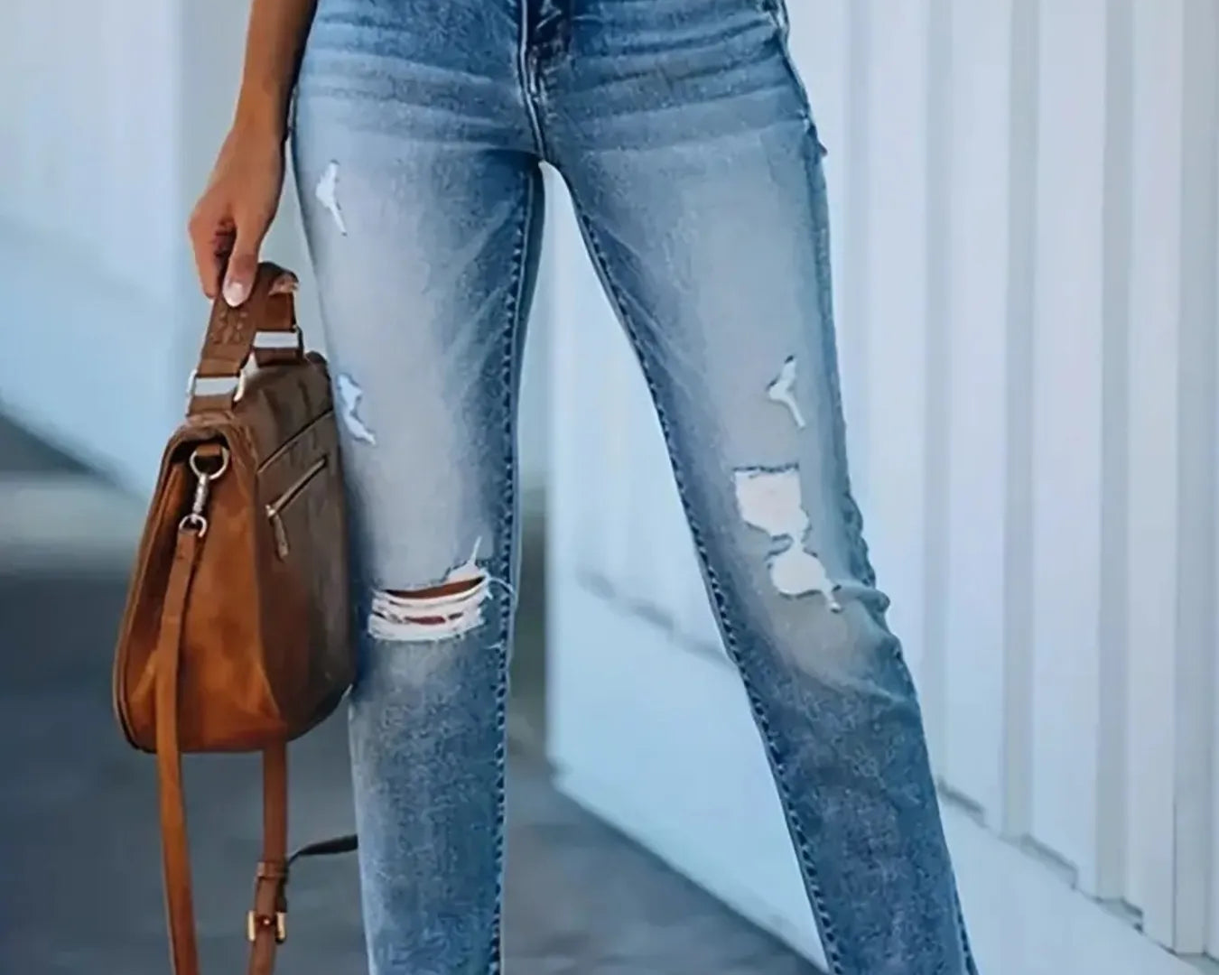 NEWYORKLISTED STYLE COLLECTION: Distressed High-Waisted Skinny Jeans