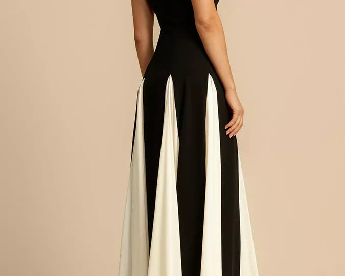NEWYORKLISTED STYLE COLLECTION: Black and white dress with a high slit on a beige background
