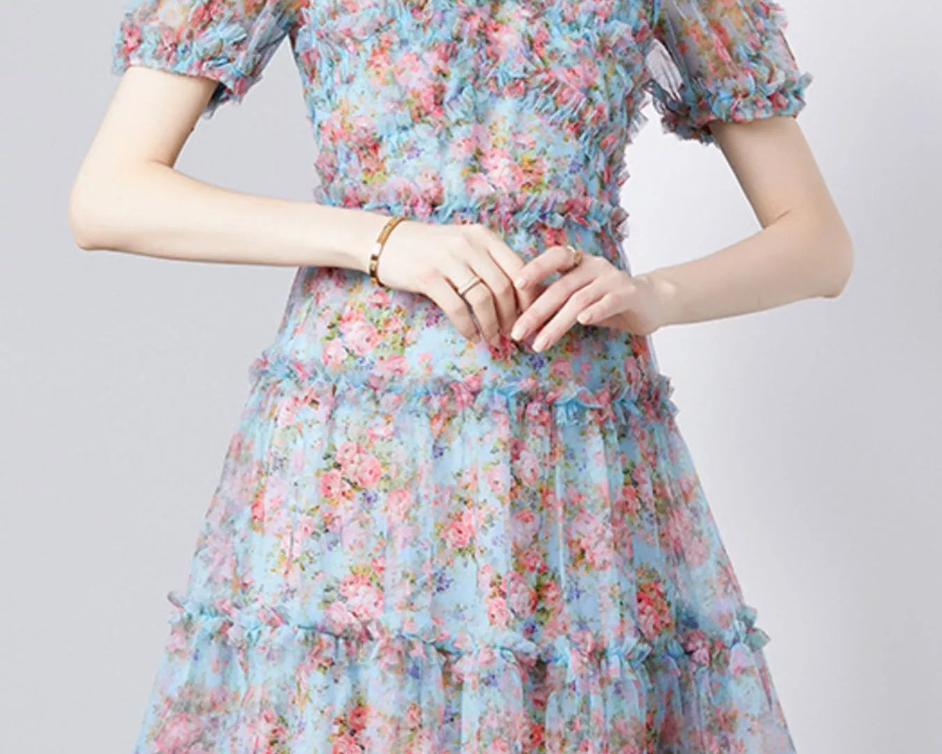 NEWYORKLISTED STYLE COLLECTION: Floral dress with short sleeves and a tiered skirt on a plain background