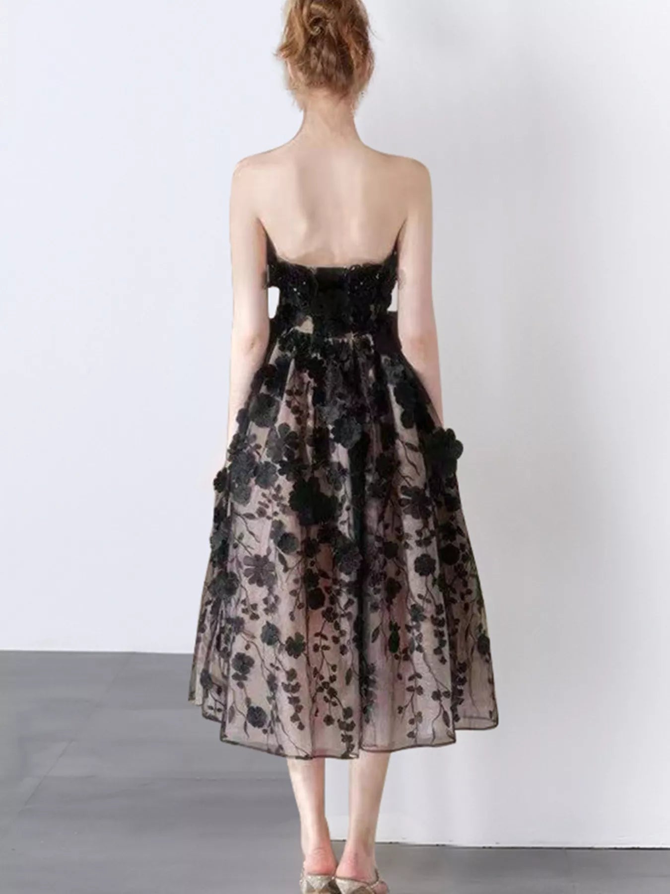NEWYORKLISTED STYLE COLLECTION: Woman wearing a floral dress with a plain background