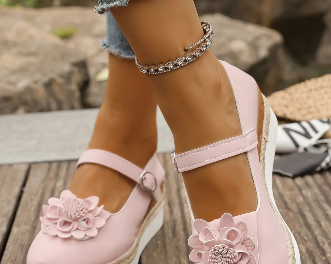 NEWYORKLISTED STYLE COLLECTION: Vintage-Inspired Floral Mary Jane Loafers with Low Heel