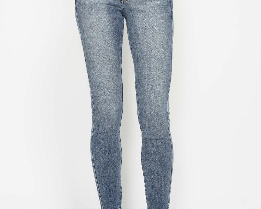 NEWYORKLISTED STYLE COLLECTION: Full Size Tummy Control Contrast Wash Skinny Jeans - NEWYORKLISTED