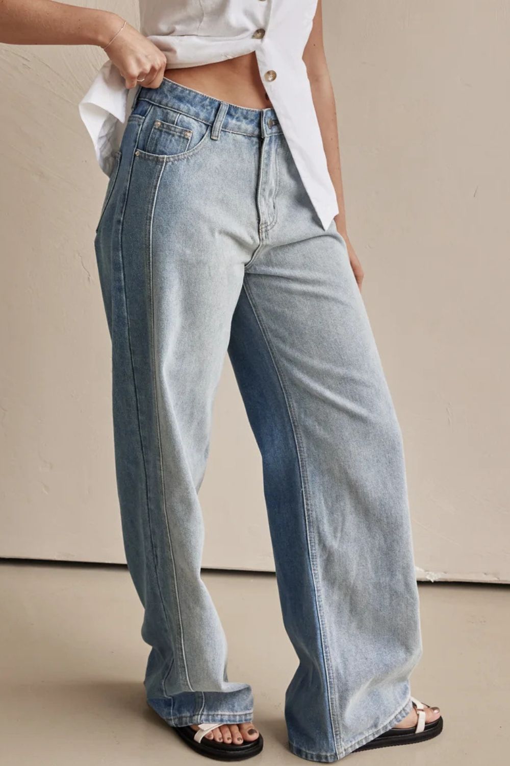 NEWYORKLISTED STYLE COLLECTION: Straight Leg Jeans with Pockets - NEWYORKLISTED