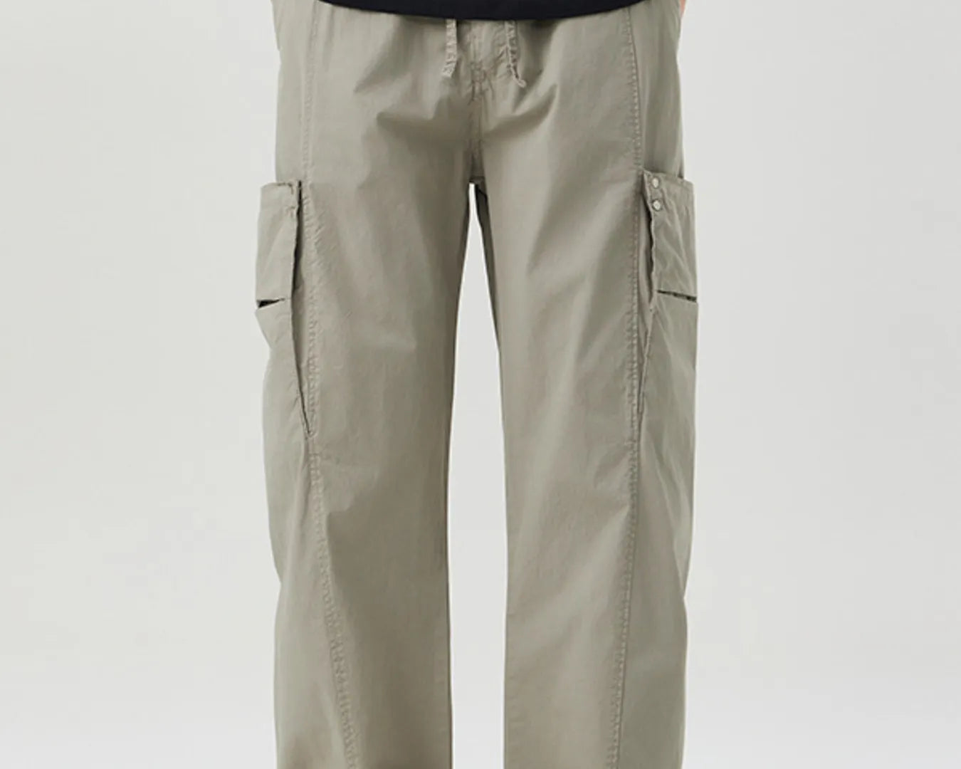 NEWYORKLISTED ATLAS MEN's COLLECTION: Person wearing beige cargo pants on a white background