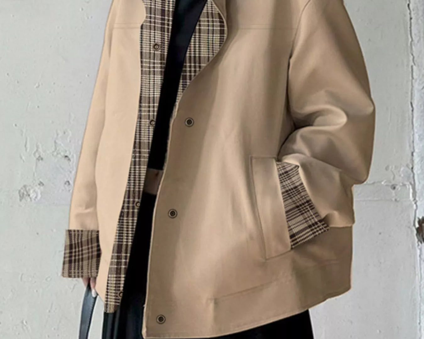 Contrast plaid snap down jacket with pockets – NEWYORKLISTED STYLE COLLECTION outerwear for women.