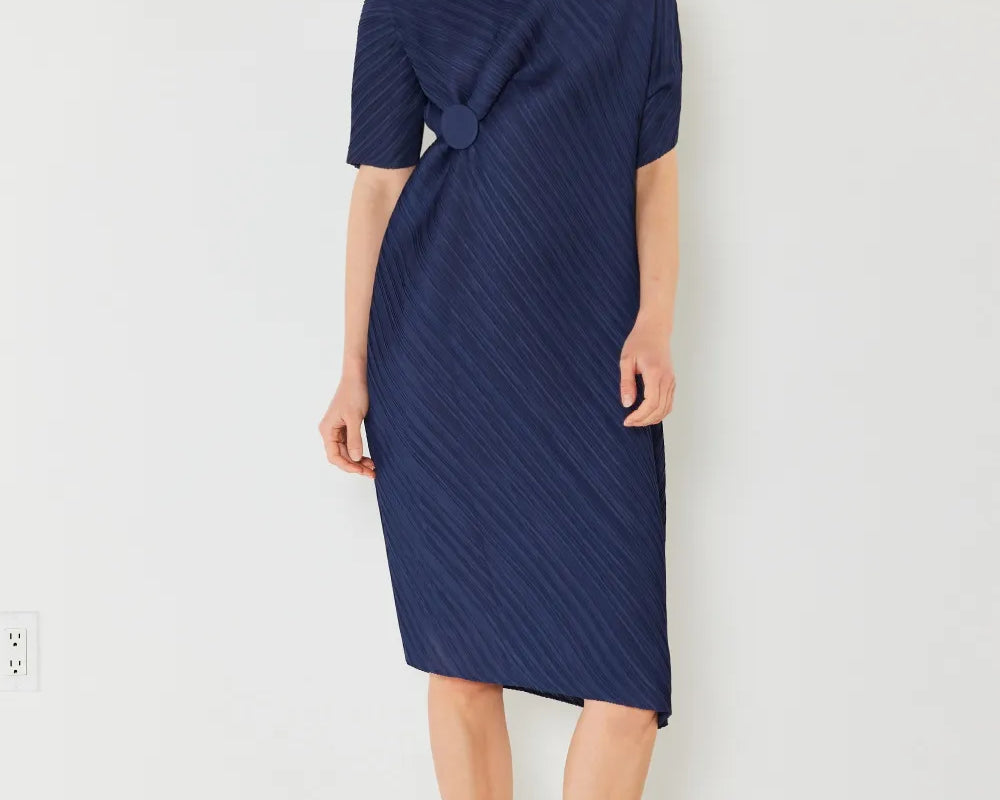 NEWYORKLISTED STYLE COLLECTION: Woman wearing a navy blue dress on a white background