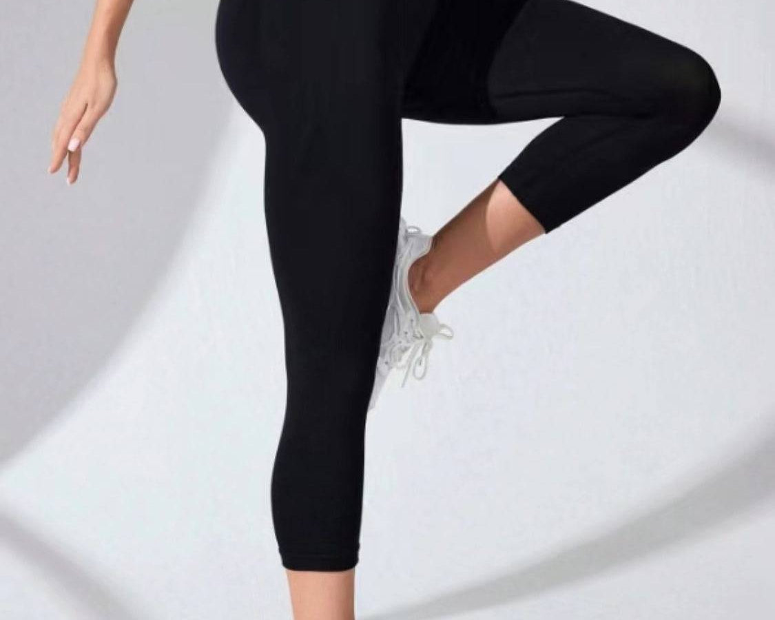 High Waist Cropped Active Leggings: NEWYORKLISTED STYLE COLLECTION - NEWYORKLISTED