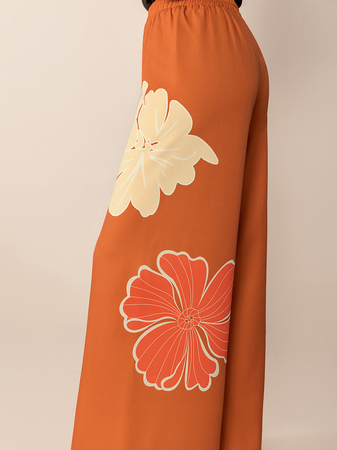 NEWYORKLISTED STYLE COLLECTION: Wide Leg Flower Motif Pants - NEWYORKLISTED