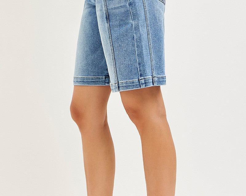 NEWYORKLISTED STYLE COLLECTION: Denim shorts worn by a person on a plain background
