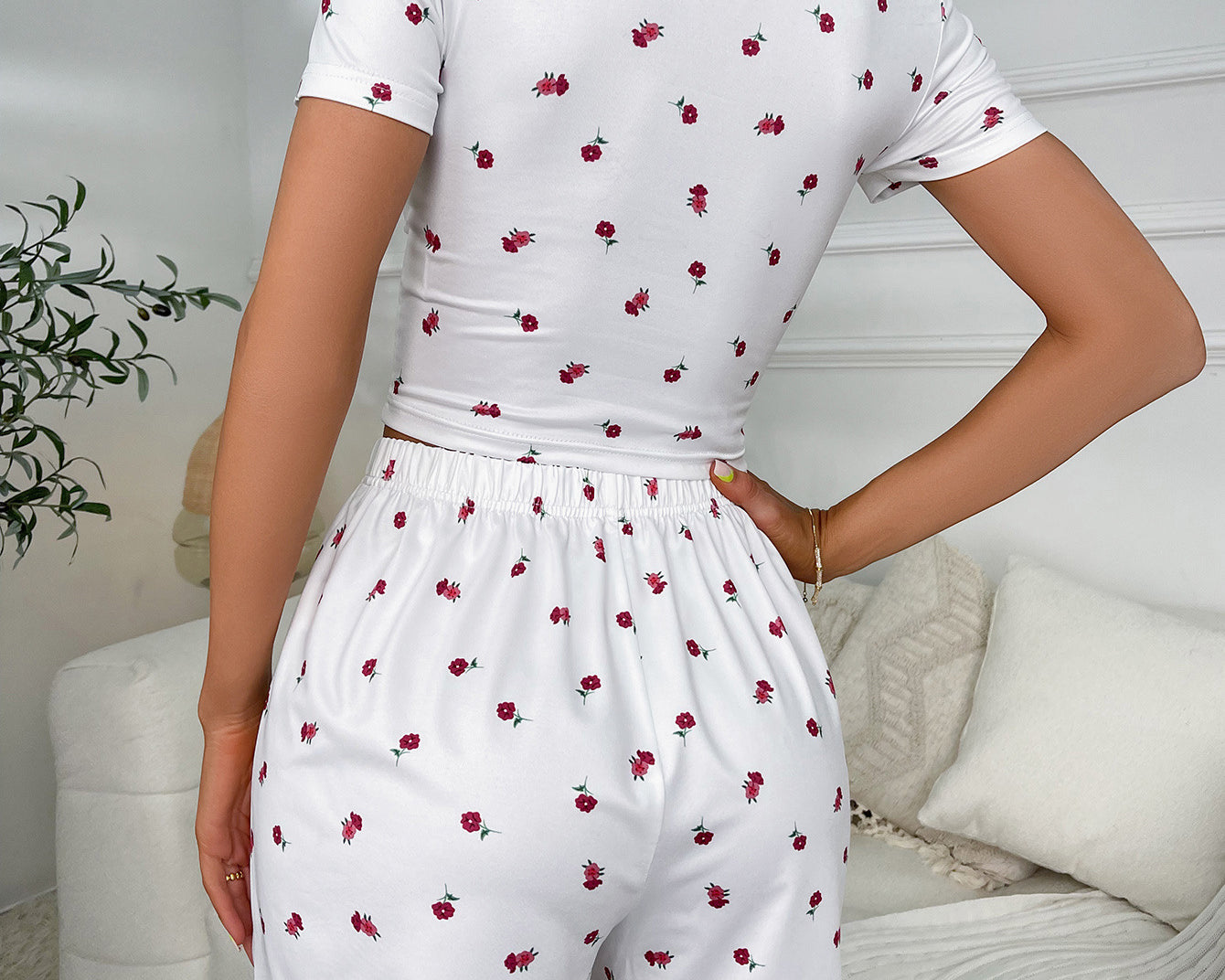 8160006130b14ca5a2a3f20cf1b1000b-Max