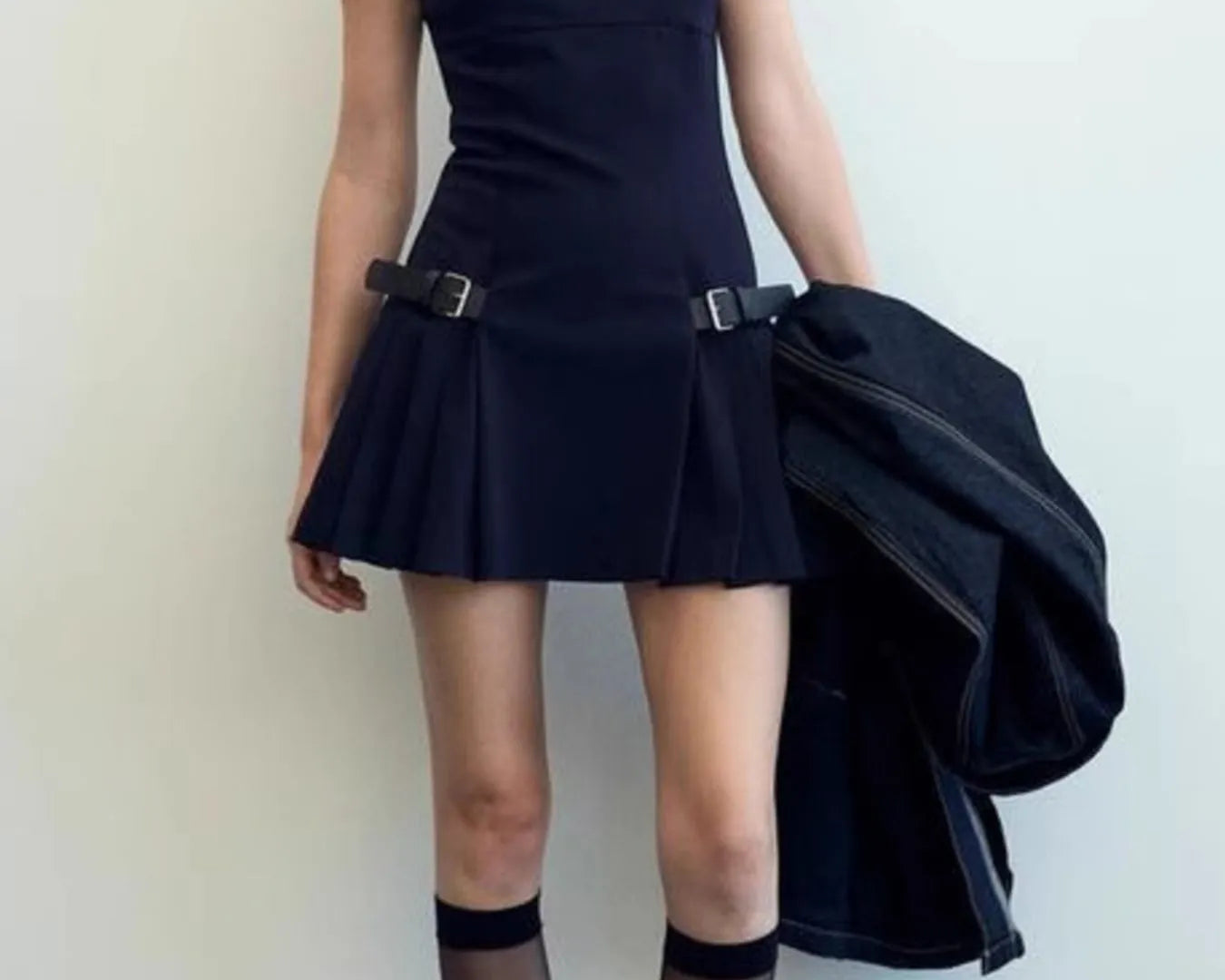 NEWYORKLISTED STYLE COLLECTION: Sleeveless Halter Neck Mini Dress