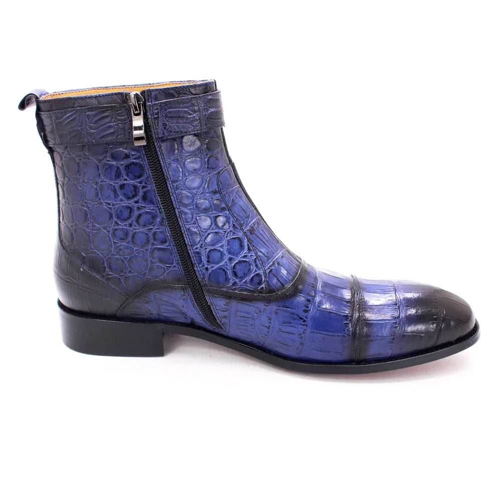 NEWYORKLISTED MEN'S COLLECTION: Blue crocodile-patterned boot with a black sole on a white background