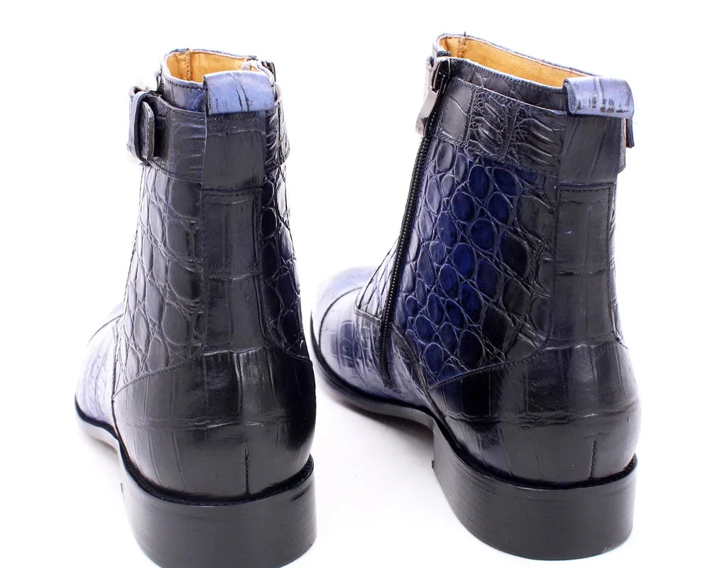 NEWYORKLISTED MEN'S COLLECTION: Black crocodile-patterned boots on a white background