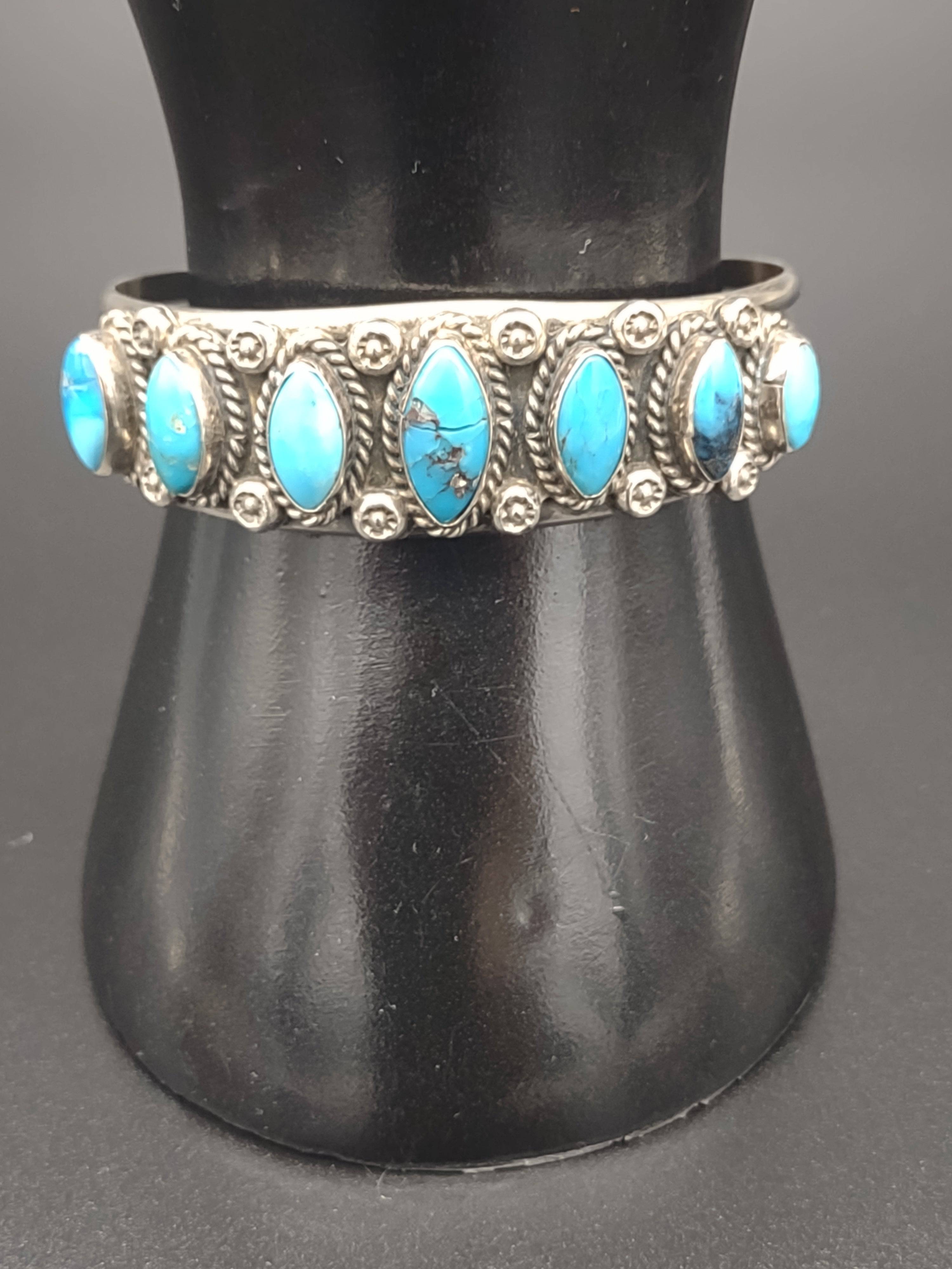 NEWYORKLISTED - Southwestern Style Turquoise Sterling Silver Cuff Bracelet - NEWYORKLISTED