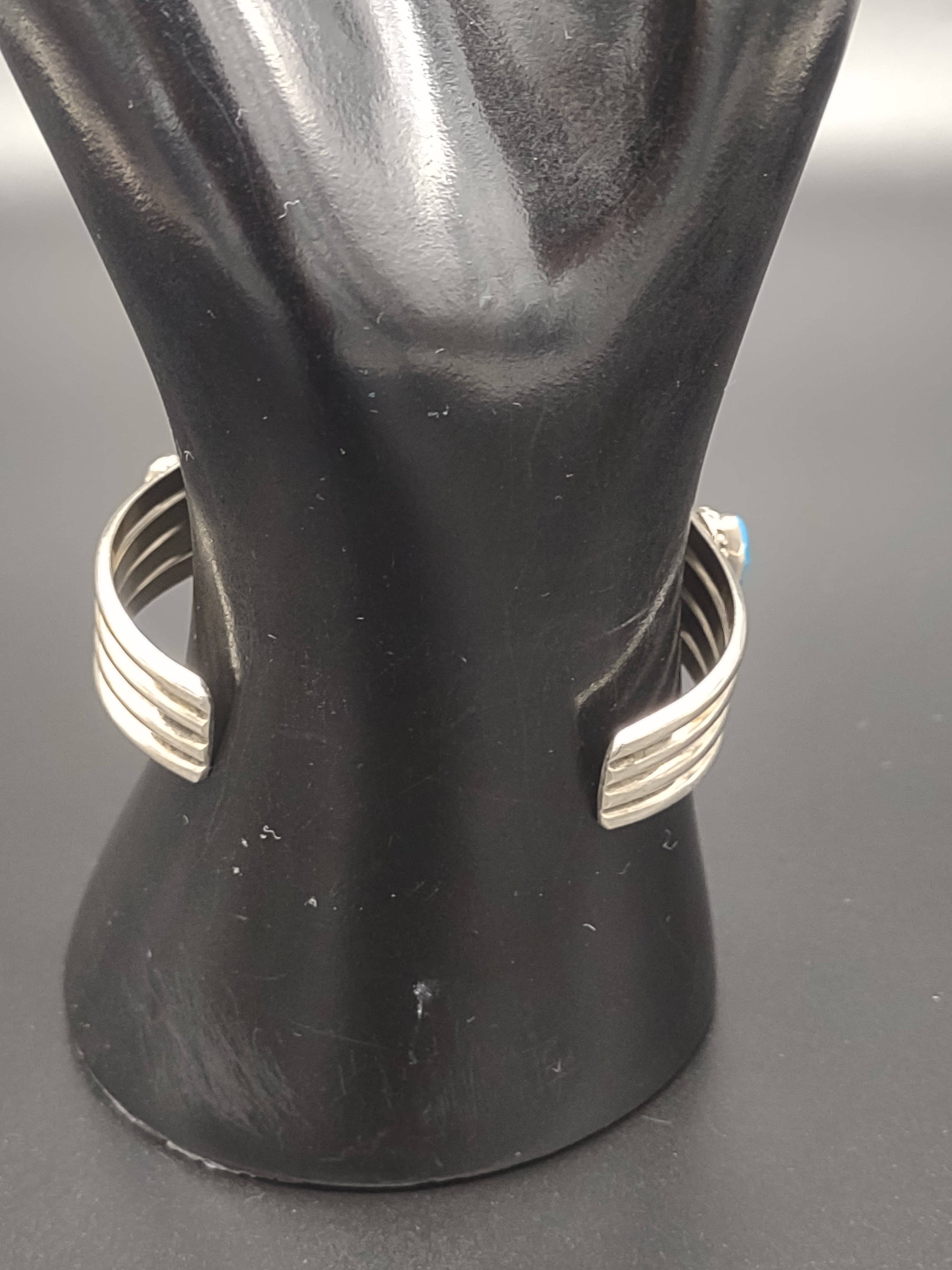 NEWYORKLISTED - Southwestern Style Turquoise Sterling Silver Cuff Bracelet - NEWYORKLISTED