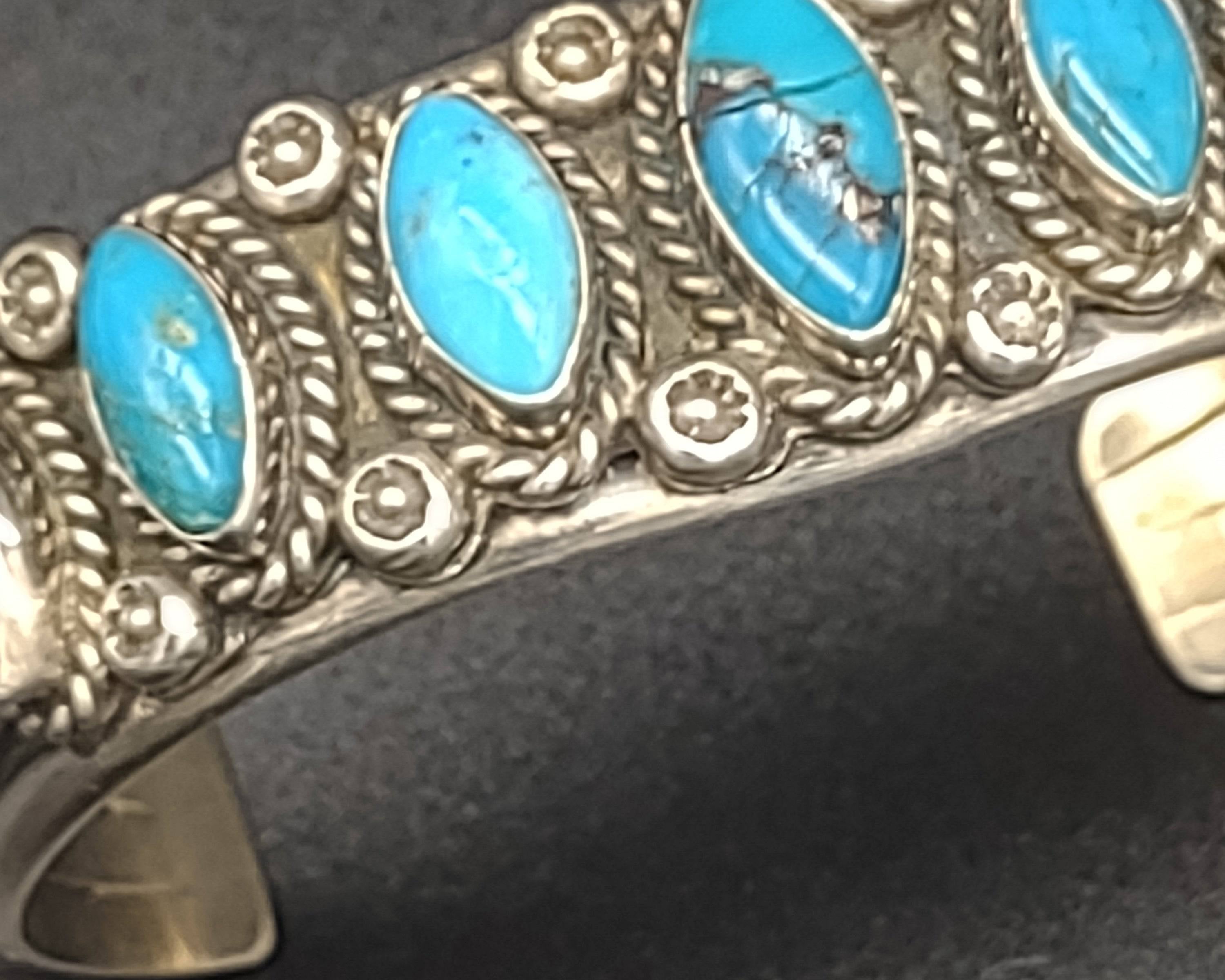 NEWYORKLISTED - Southwestern Style Turquoise Sterling Silver Cuff Bracelet - NEWYORKLISTED