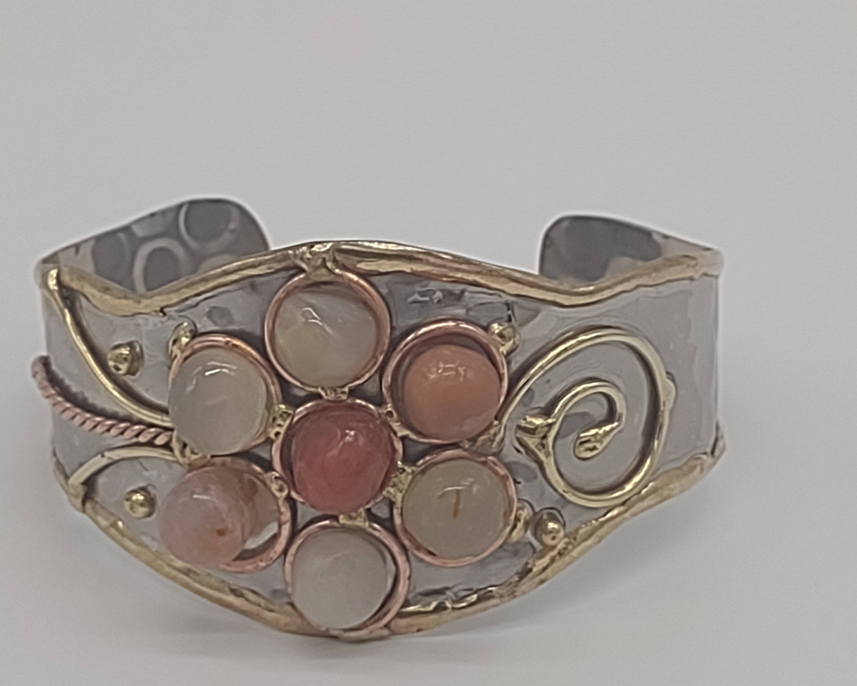NEWYORKLISTED Cuff Bracelet with Ornate Agate, Gold, And Silver Flower Pattern