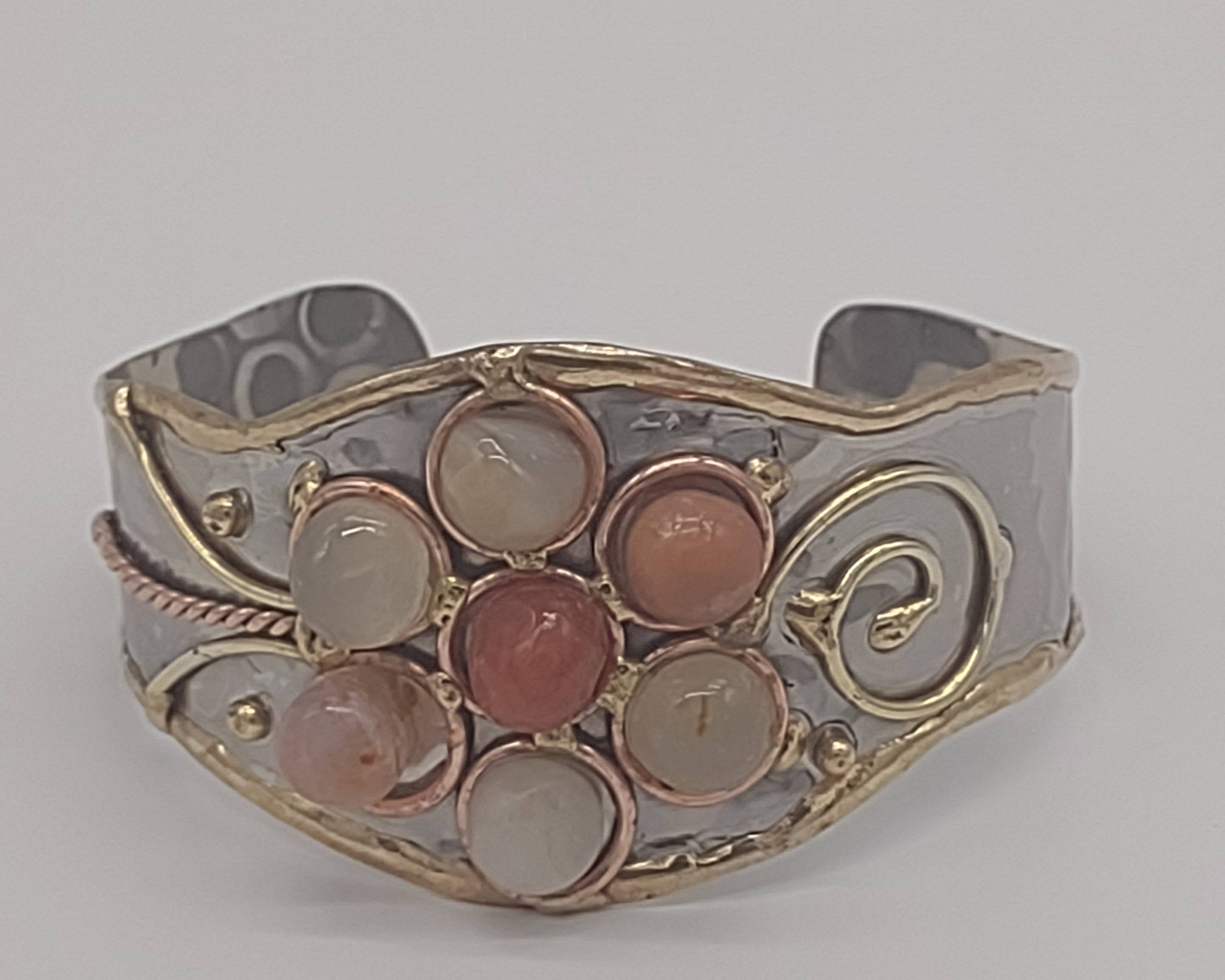 NEWYORKLISTED - Vintage Agate Flower Mixed Metal Cuff Bracelet - NEWYORKLISTED