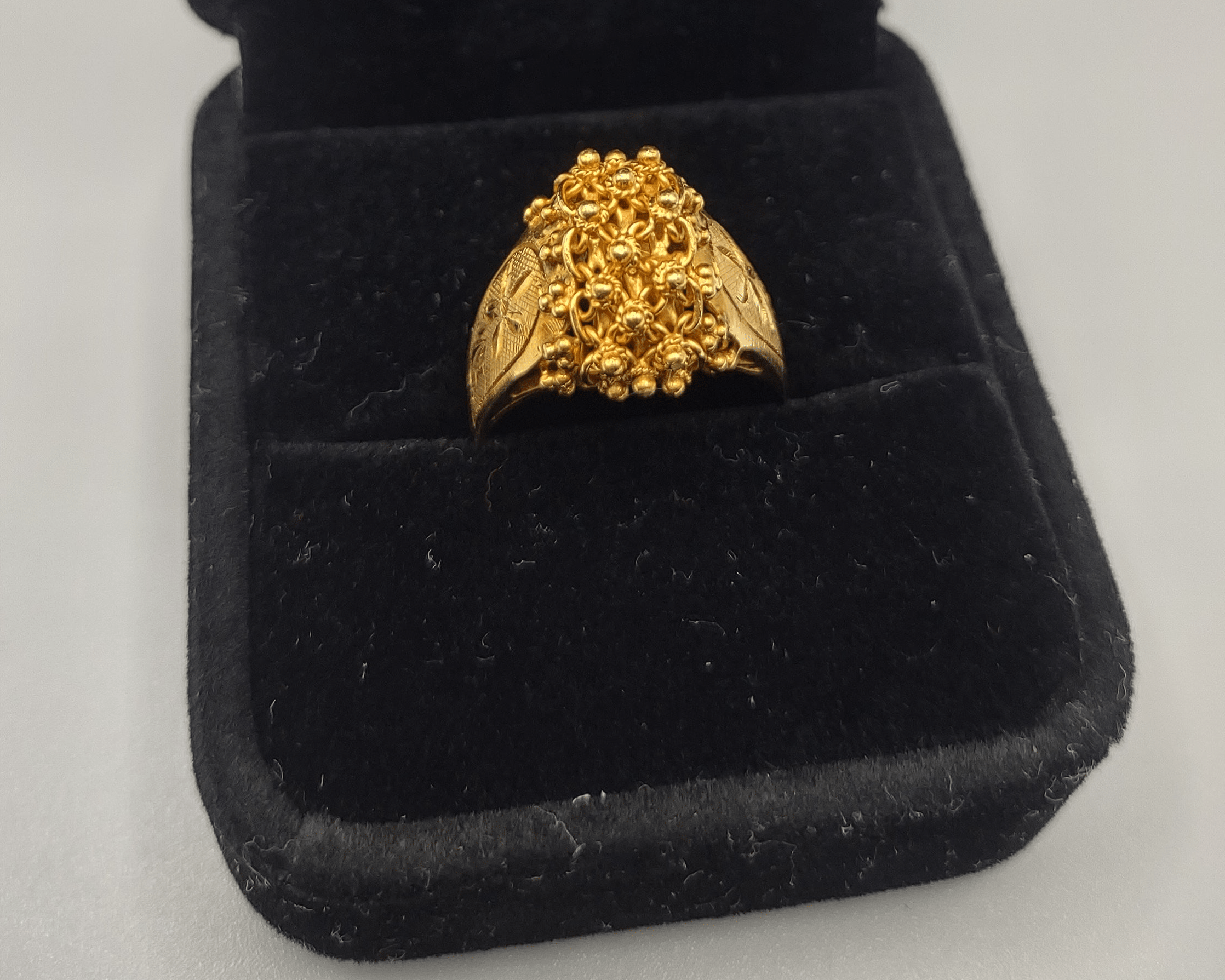 NEWYORKLISTED Vintage Jewelry Collection - Bollywood Bliss Gold Ring - NEWYORKLISTED