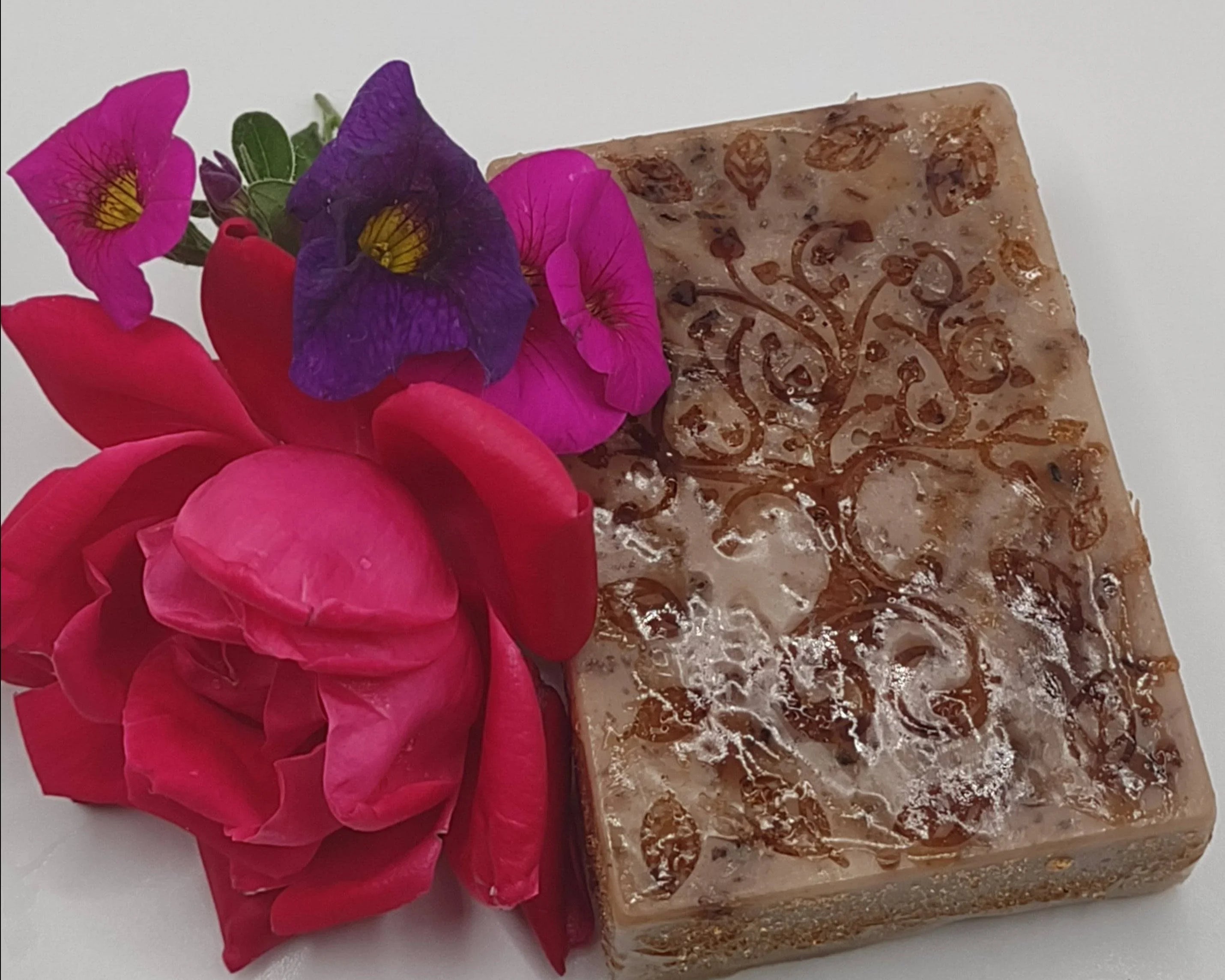 AMLA NATURALS - Hibiscus Silk Oasis Bar - NEWYORKLISTED