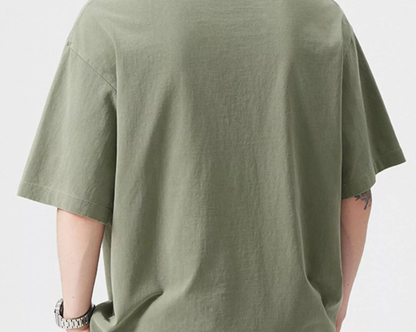 NEWYORKLISTED ATLAS MEN's COLLECTION: Person wearing a green t-shirt on a white background