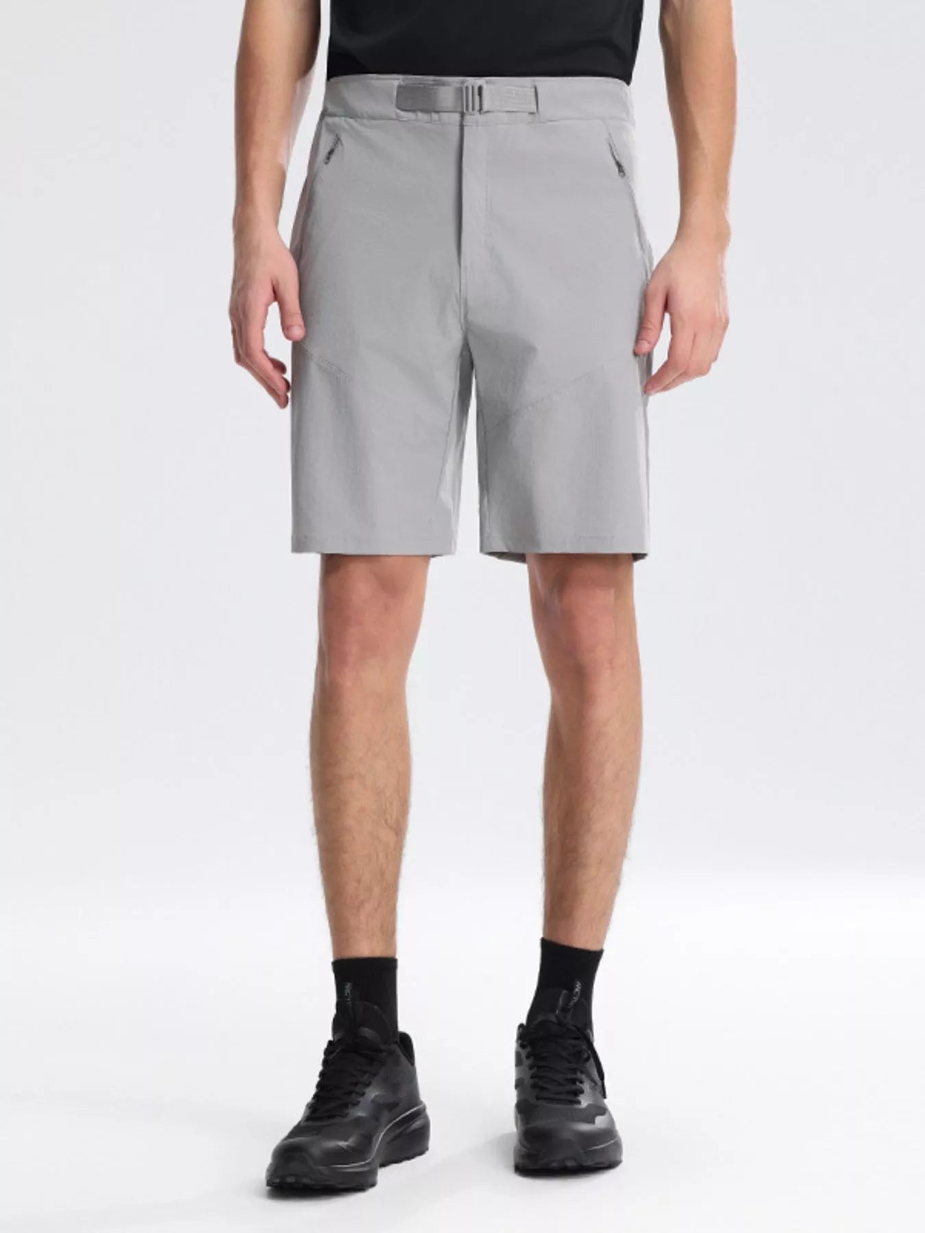 NEWYORKLISTED ATLAS MEN's COLLECTION: Person wearing gray shorts on a white background