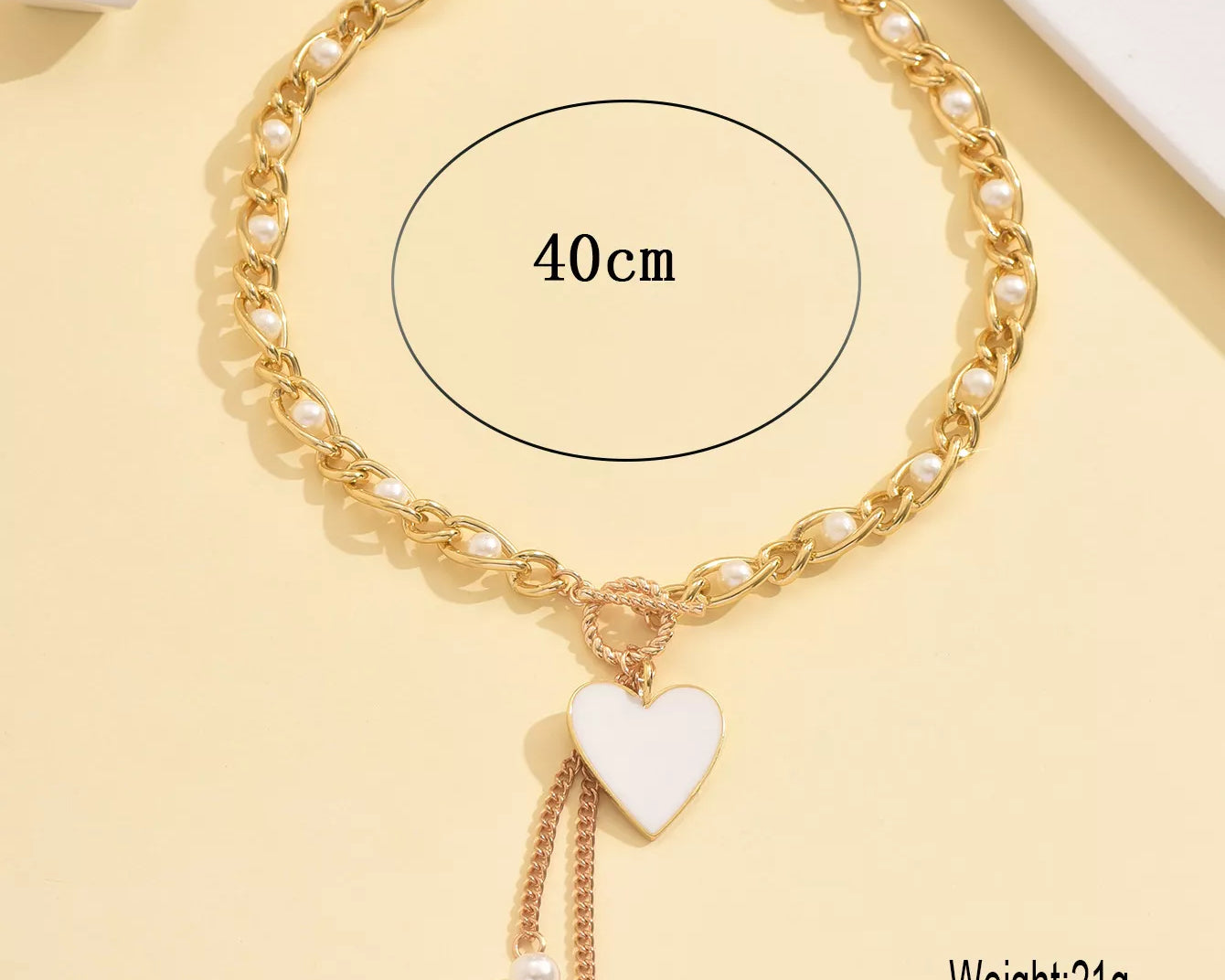 NEWYORKLISTED Glamour Collection: Pearl necklace with heart pendant