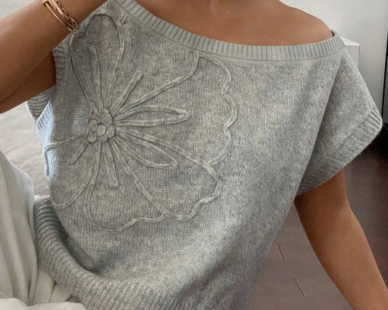 NEWYORKLISTED STYLE COLLECTION: Ribbed Hem Boat Neck Sweater