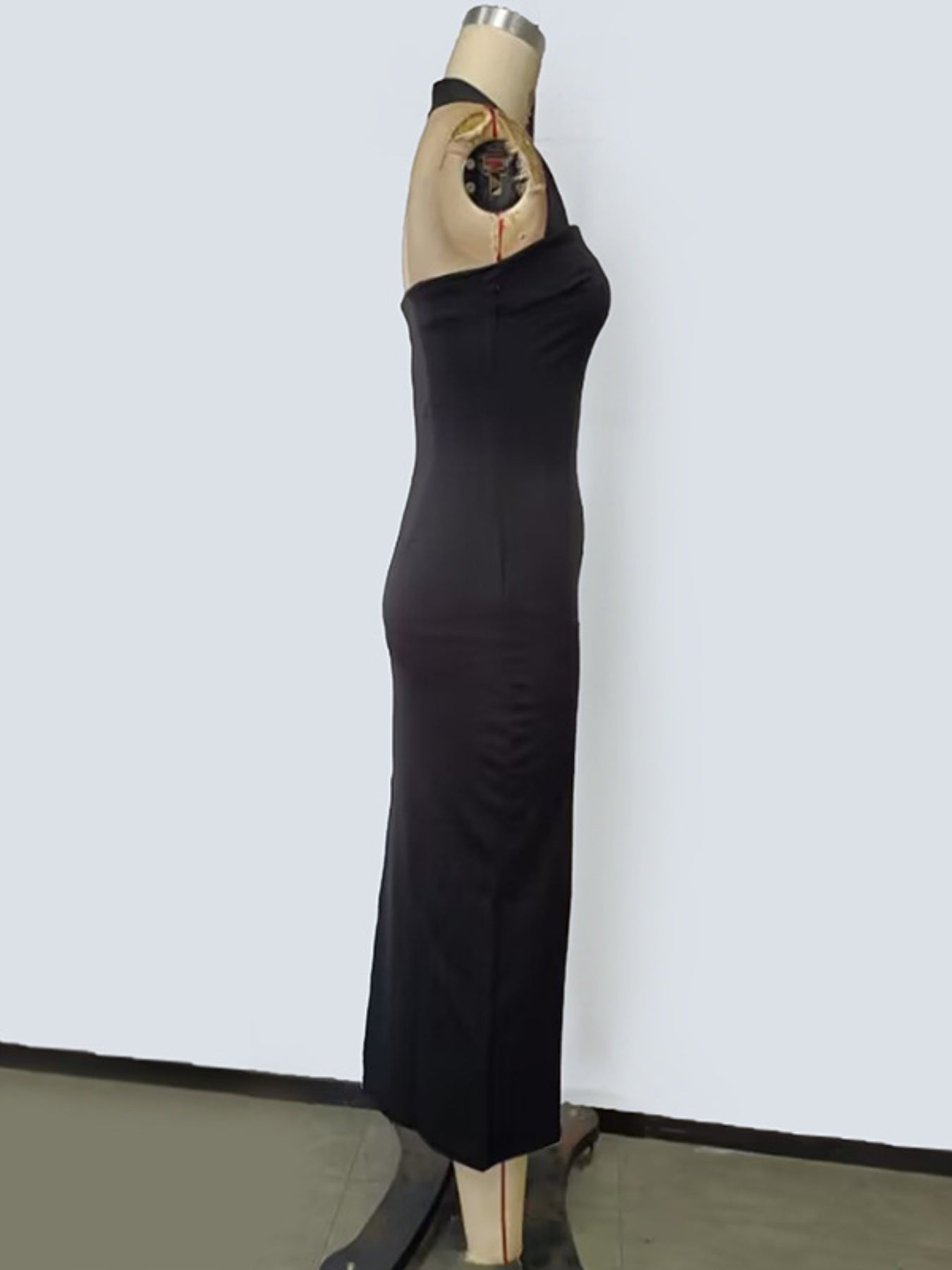 NEWYORKLISTED STYLE COLLECTION: Black dress on a mannequin against a white background