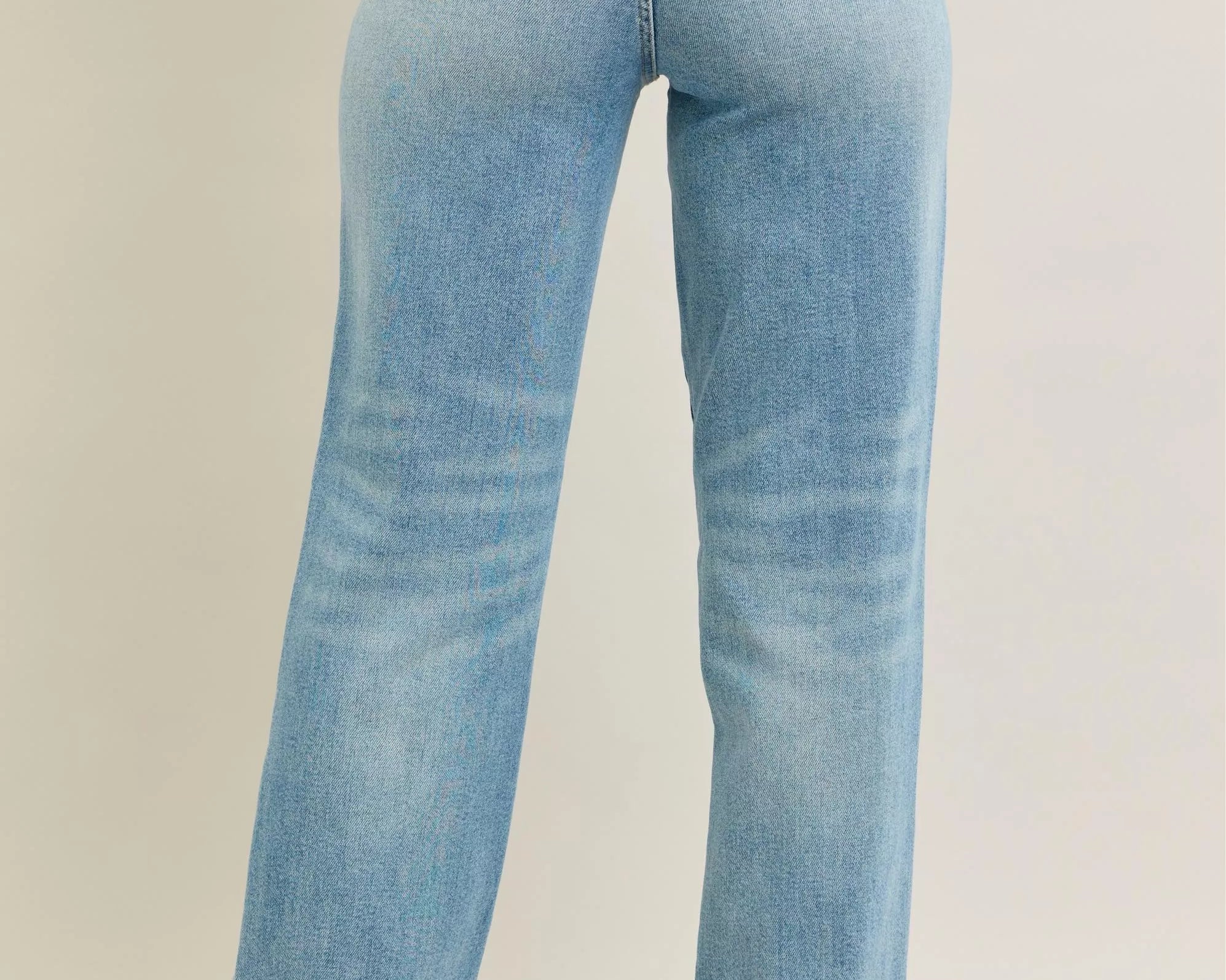 NEWYORKLISTED STYLE COLLECTION: Light blue jeans on a neutral background