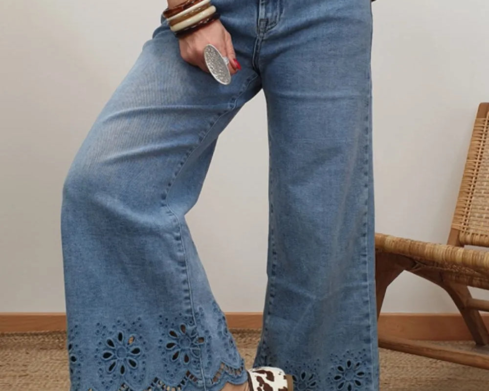 NEWYORKLISTED STYLE COLLECTION: Lace Detail Cropped Wide Leg Jeans