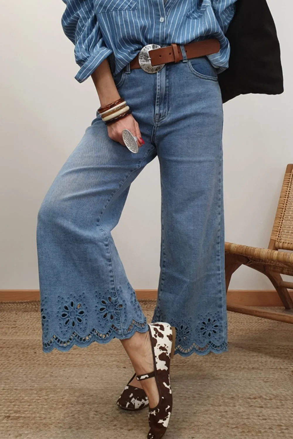 NEWYORKLISTED STYLE COLLECTION: Lace Detail Cropped Wide Leg Jeans