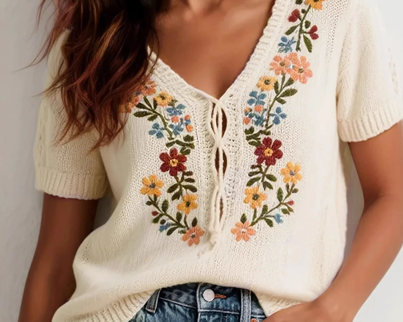 NEWYORKLISTED STYLE COLLECTION: Embroidered Floral V-Neck Sweater