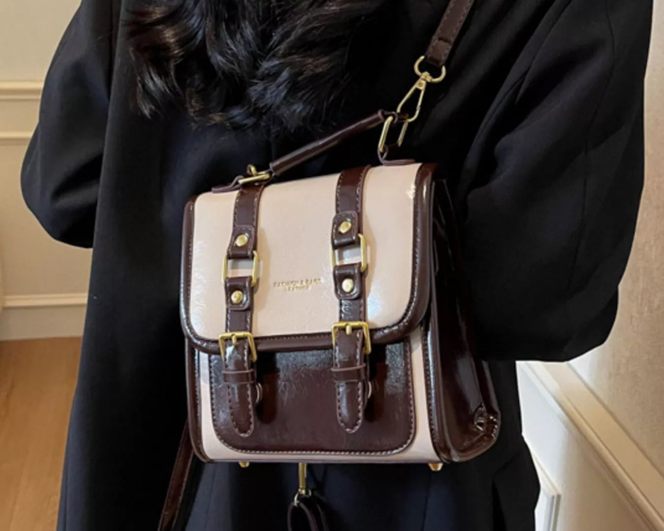 NEWYORKLISTED STYLE COLLECTION: Person wearing a two-tone backpack with beige and brown design.