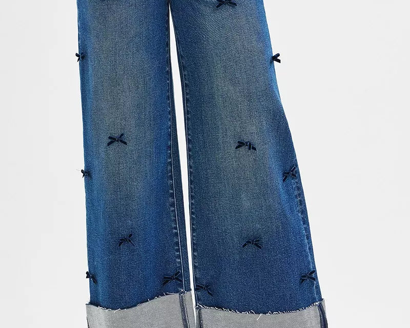 NEWYORKLISTED STYLE COLLECTION: Blue wide-leg jeans with decorative elements on a white background
