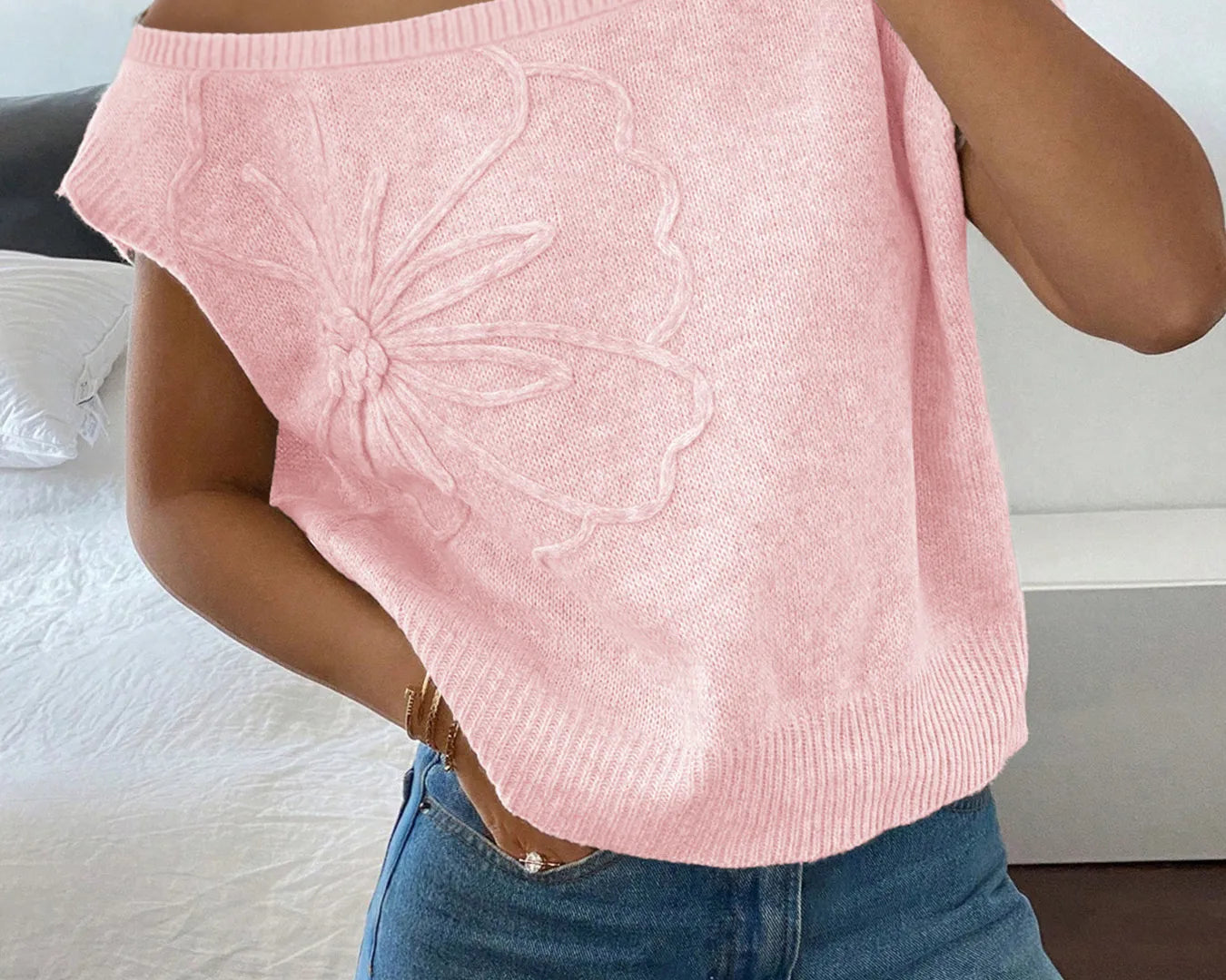 NEWYORKLISTED STYLE COLLECTION: Ribbed Hem Boat Neck Sweater in Light Pink