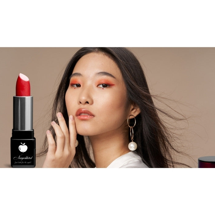 NEWYORKLISTED model wearing NEWYORKLISTED silky lipstick.