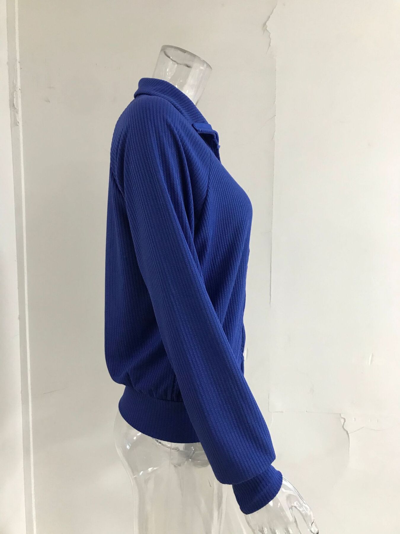 NEWYORKLISTED STYLE COLLECTION: Blue sweater on a mannequin against a white background
