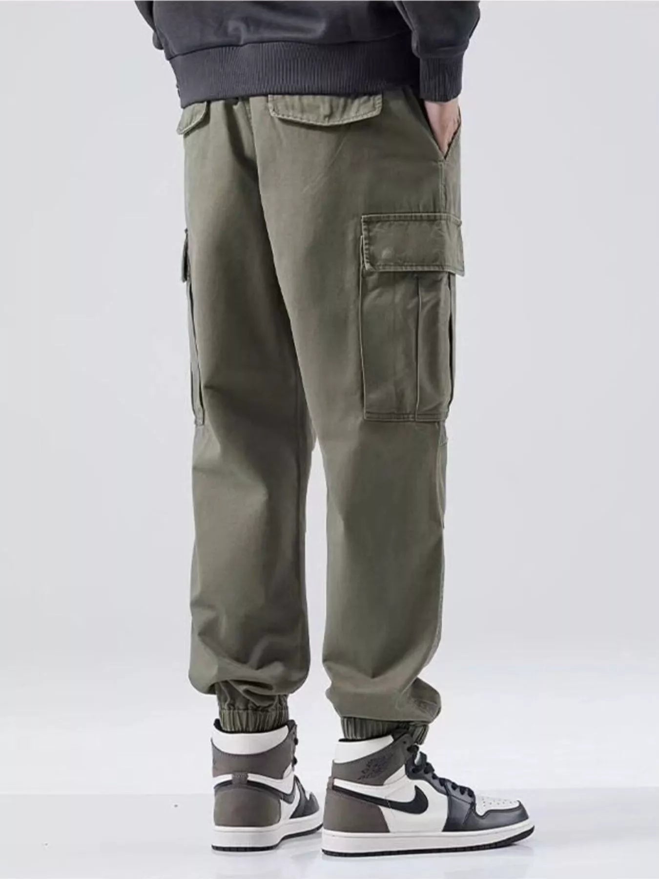 NEWYORKLISTED ATLAS MEN'S COLLECTION: Person wearing olive green cargo pants with a white background