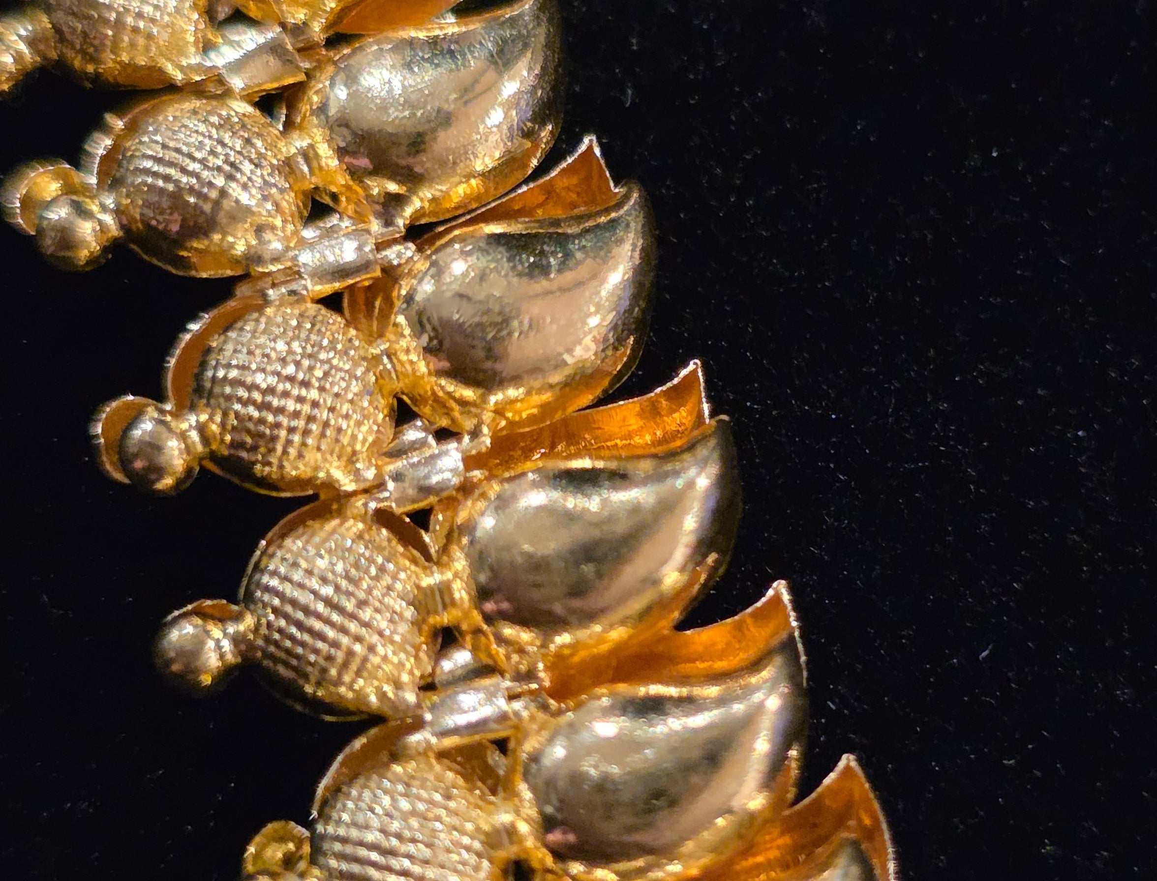 NEWYORKLISTED Valentine's Day: 22K gold necklace on black background