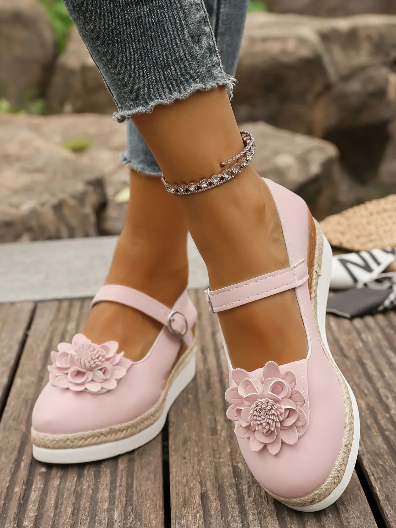NEWYORKLISTED STYLE COLLECTION: Vintage-Inspired Floral Mary Jane Loafers with Low Heel 