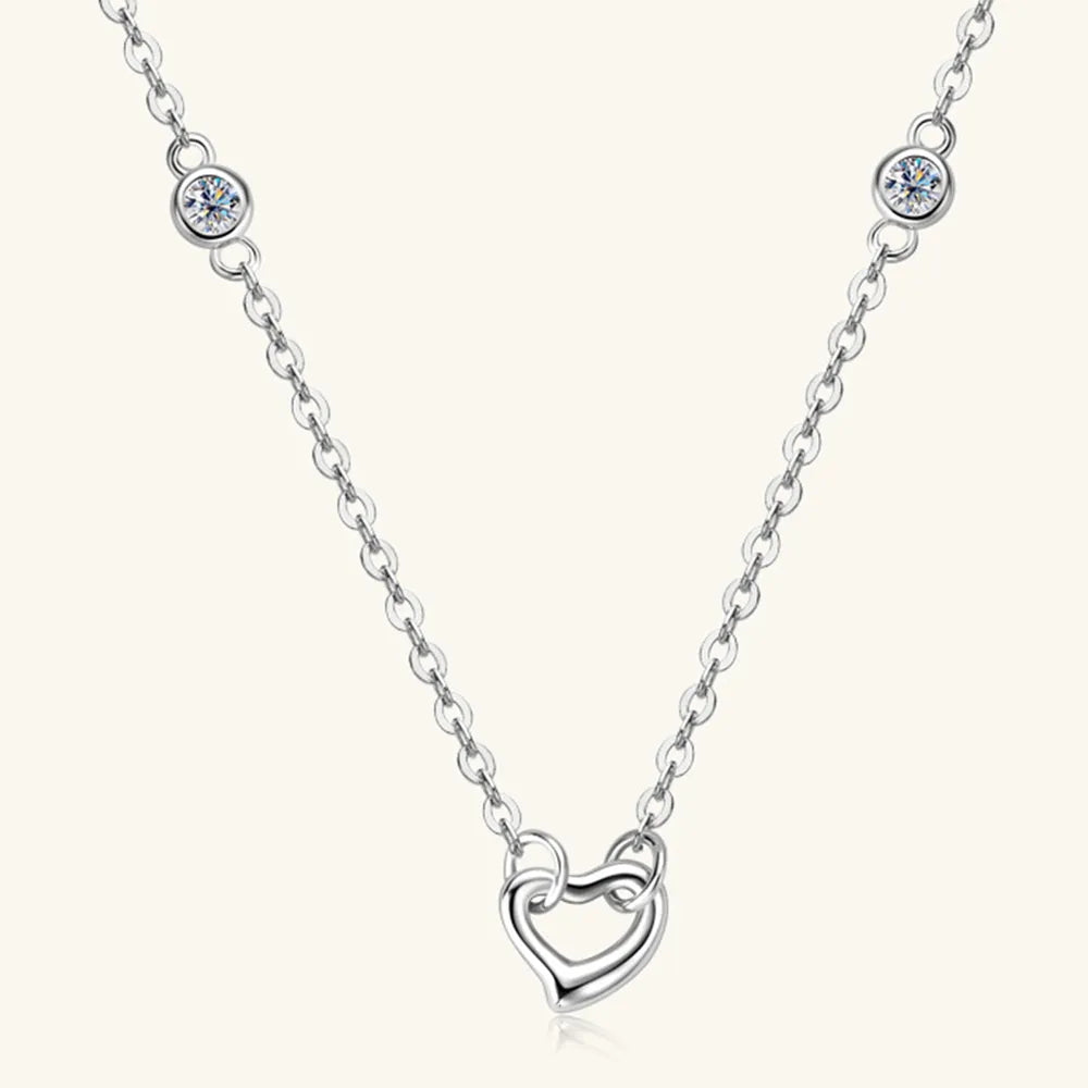 NEWYORKLISTED Valentine’s Day Specials: Silver necklace with a heart-shaped pendant on a white background