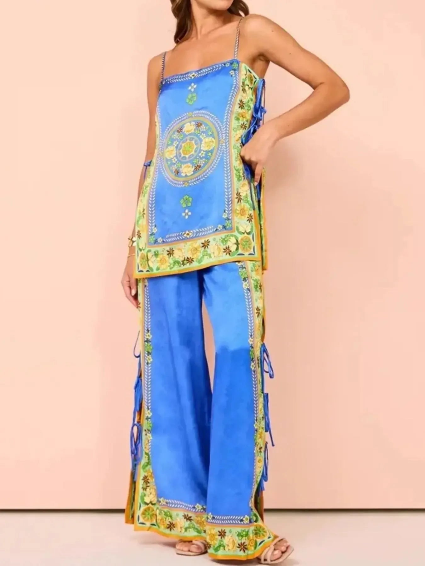 NEWYORKLISTED STYLE COLLECTION: Silkey Floral Side Tied Cami and Pants Set