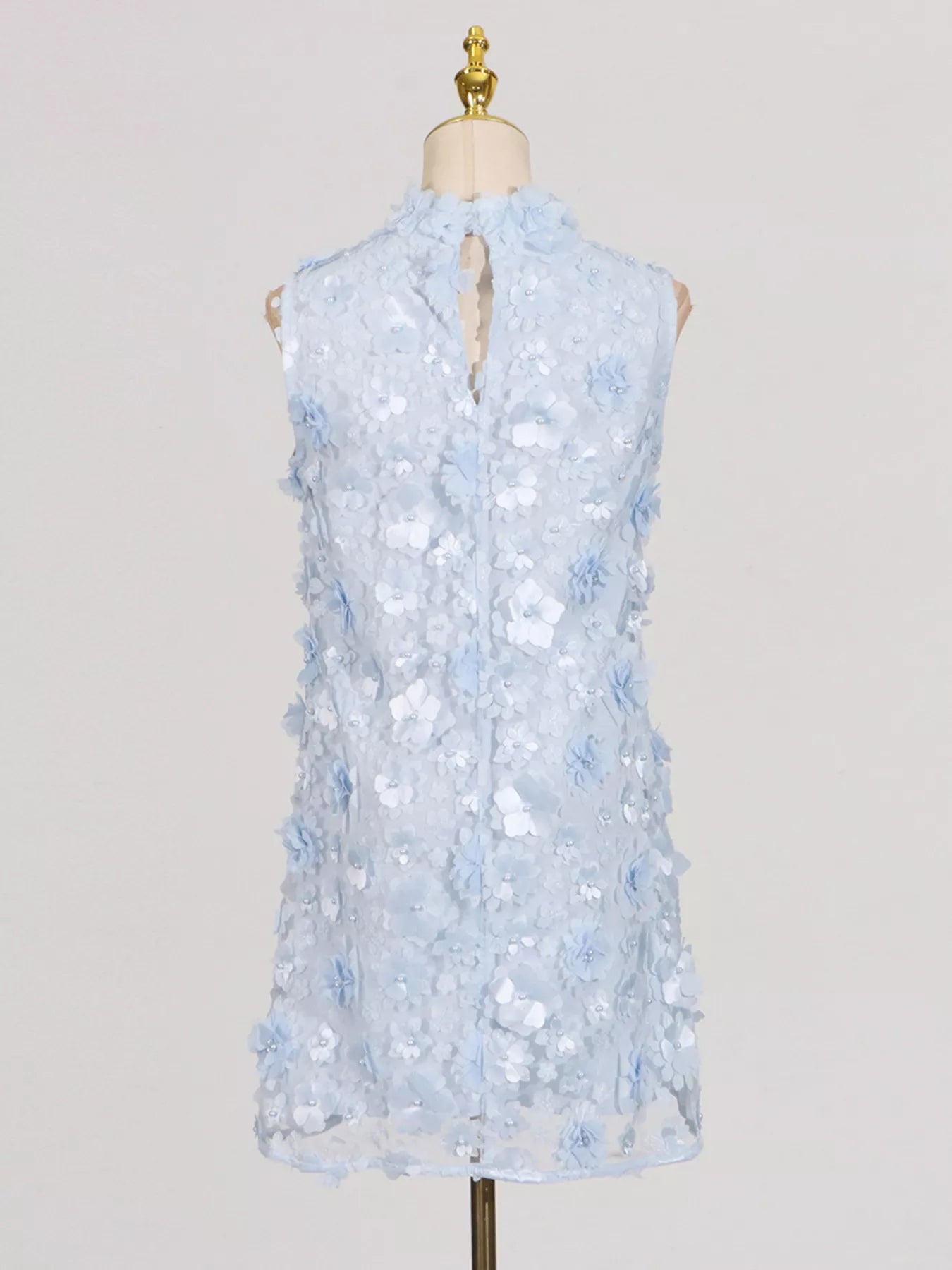 NEWYORKLISTED STYLE COLLECTION: Light blue sleeveless dress on a mannequin against a plain background