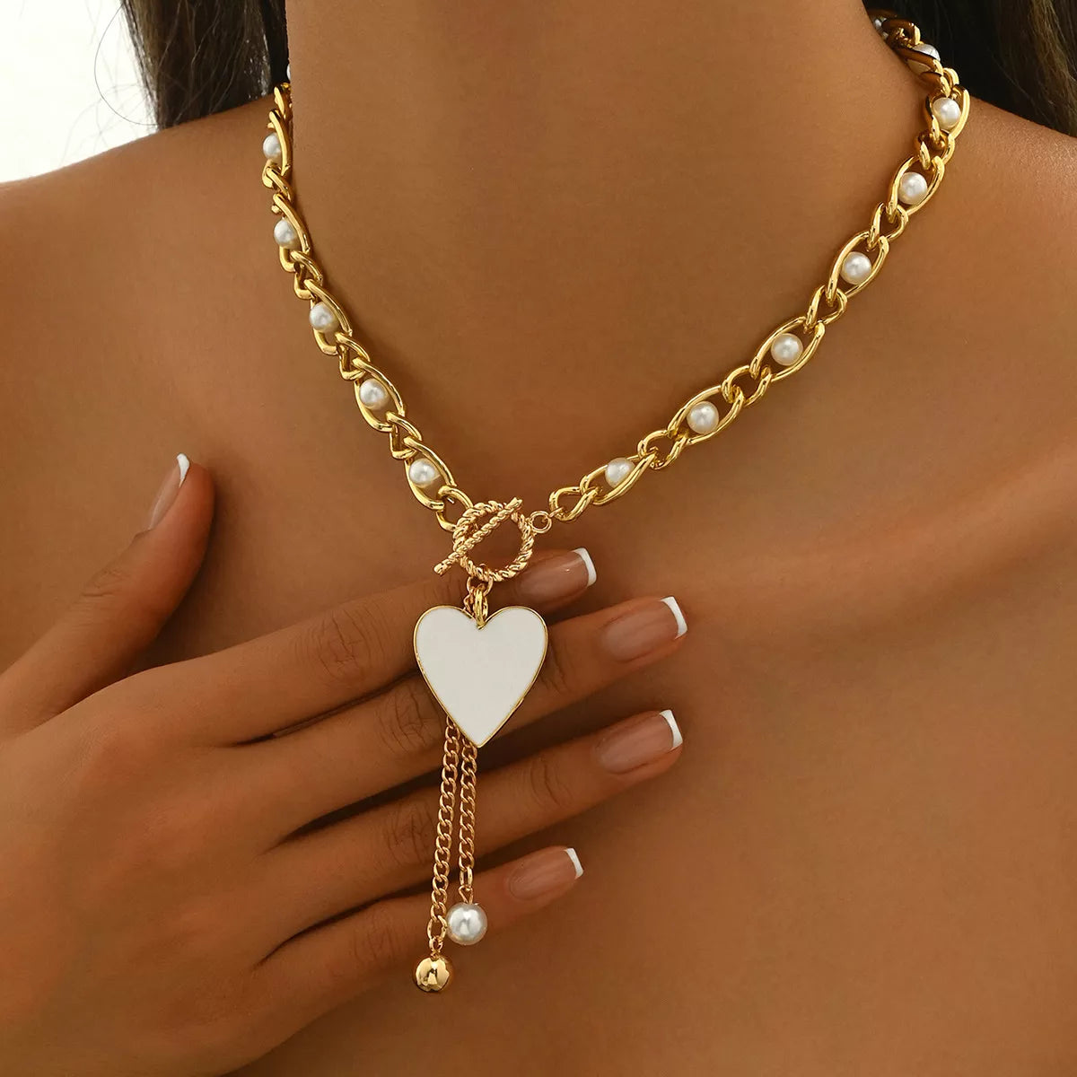 NEWYORKLISTED Glamour Collection: Pearl Heart Necklace – 18K Gold-Plated Synthetic Pearl Pendant