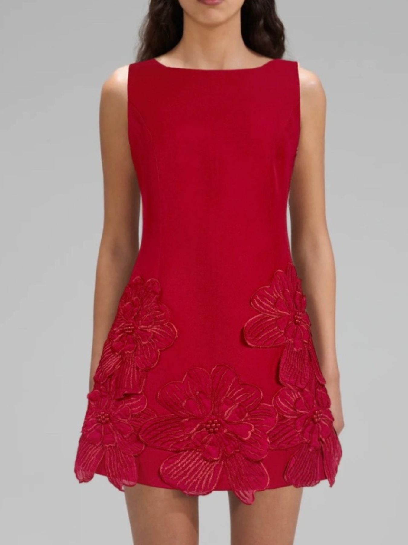 NEWYORKLISTED STYLE COLLECTION: Red dress with floral details on a gray background