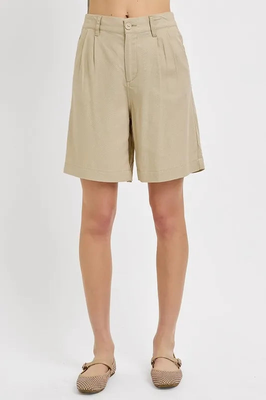 NEWYORKLISTED STYLE COLLECTION: Beige shorts worn by a person on a white background